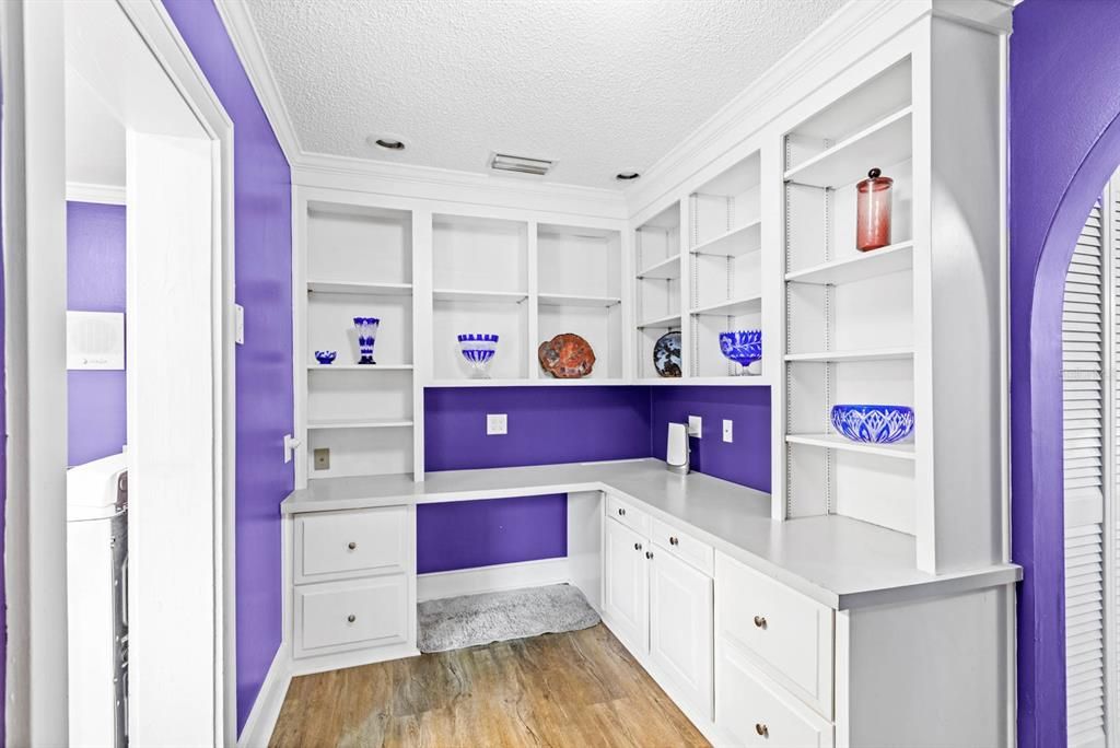 Interior, Walk-in Closets, Wood Texture Flooring