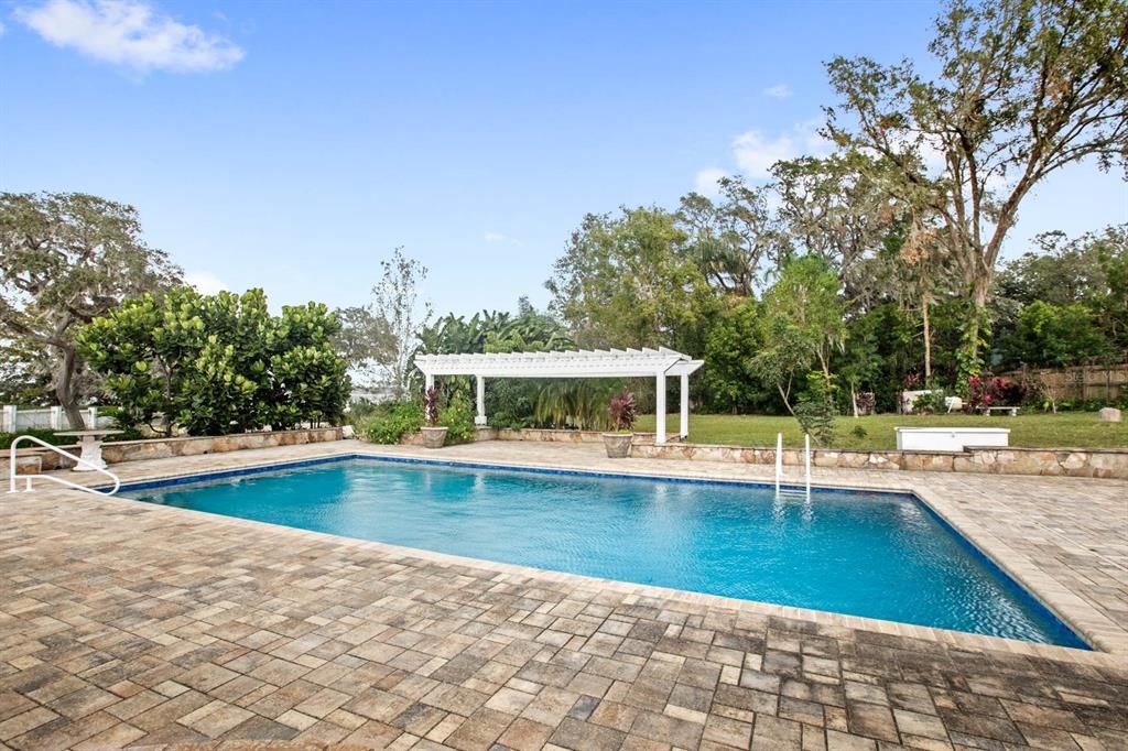 Exterior, Pool