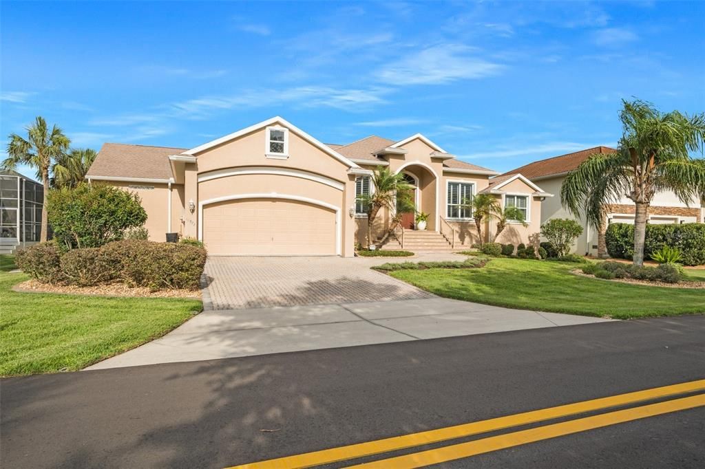 Attached, Exterior, Facade, Ranch