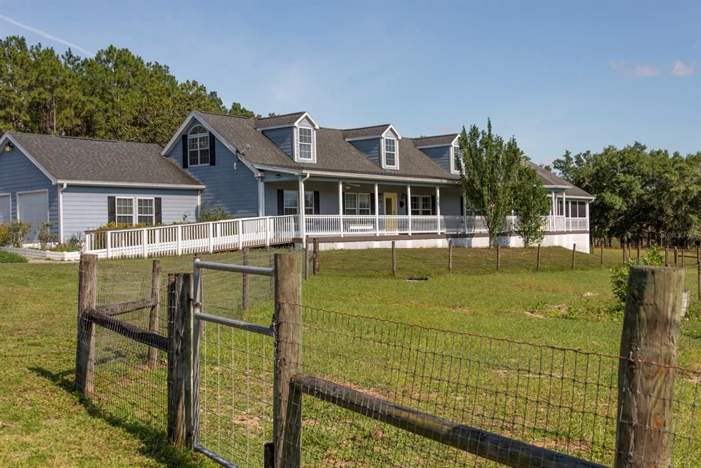 Backyard, Exterior, Facade, Cape Cod
