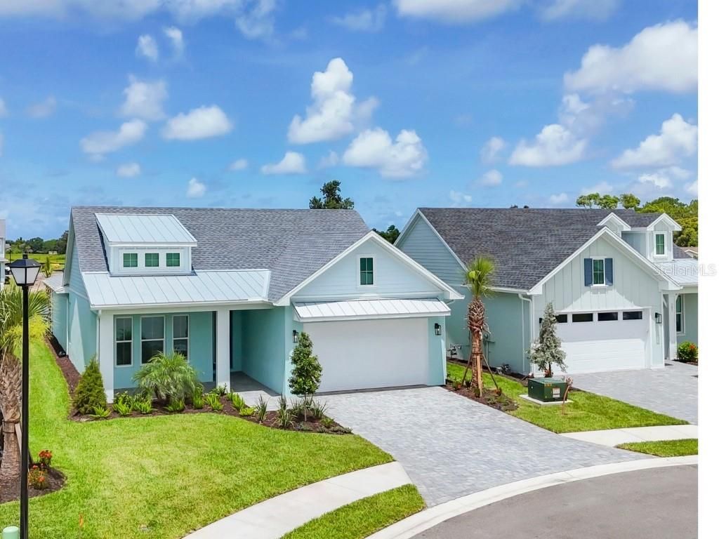 Attached, Exterior, Facade, Farmhouse