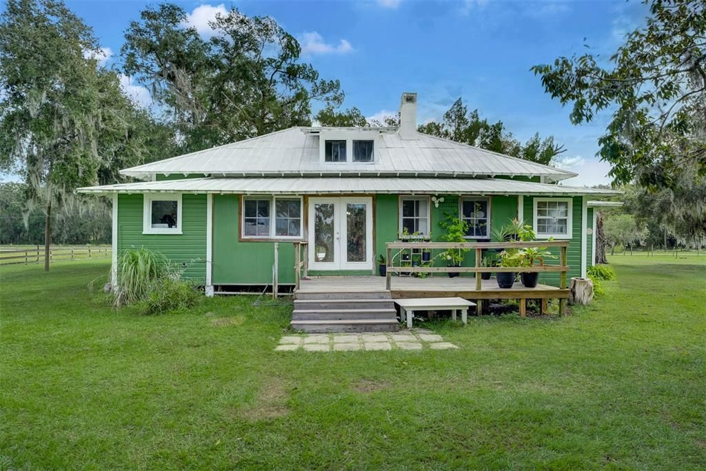 Backyard, Exterior