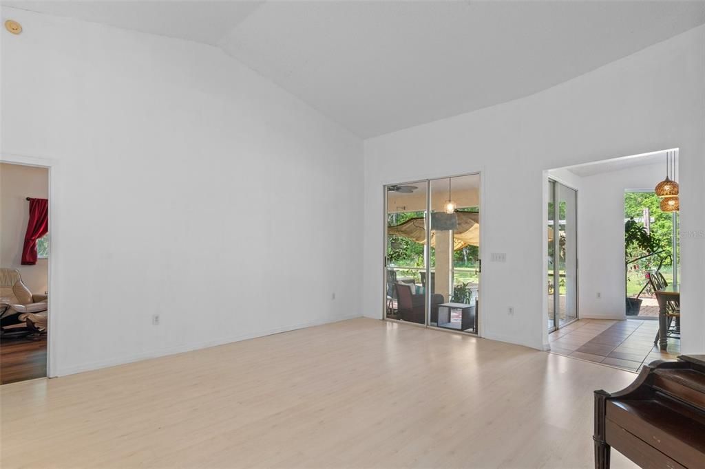 Empty room, Interior, Pendant Lights, Piano, Wood Texture Flooring