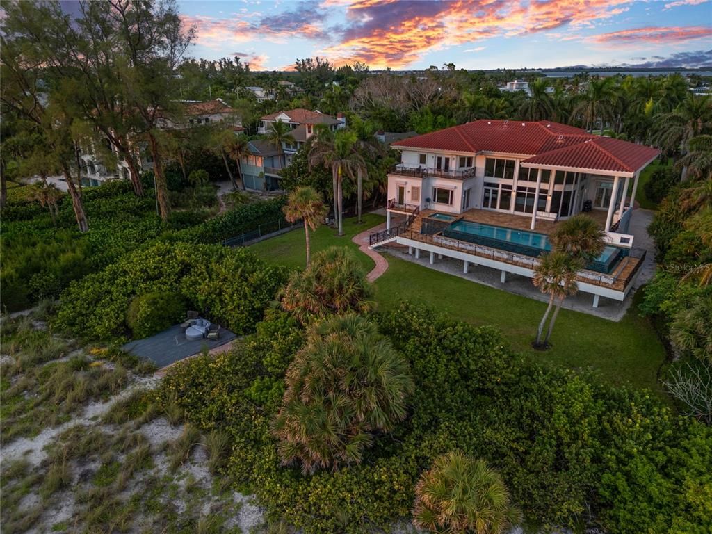 Exterior, Drone