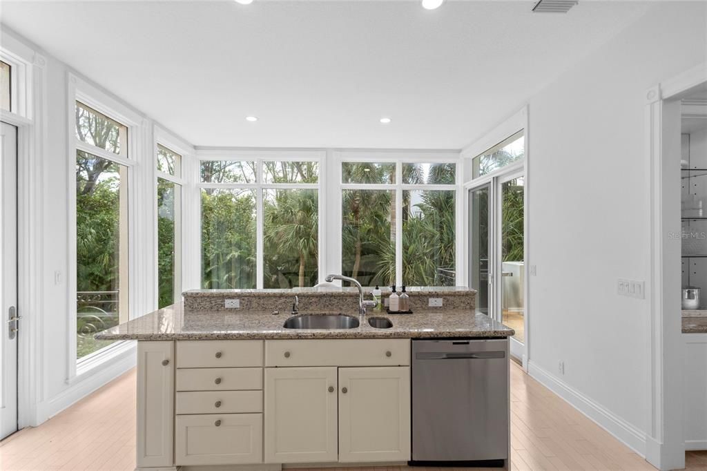 Interior, Recessed Lighting, Sun Room, Wood Texture Flooring