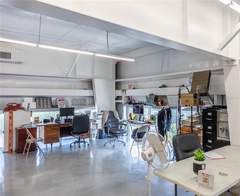 Home Office, Interior