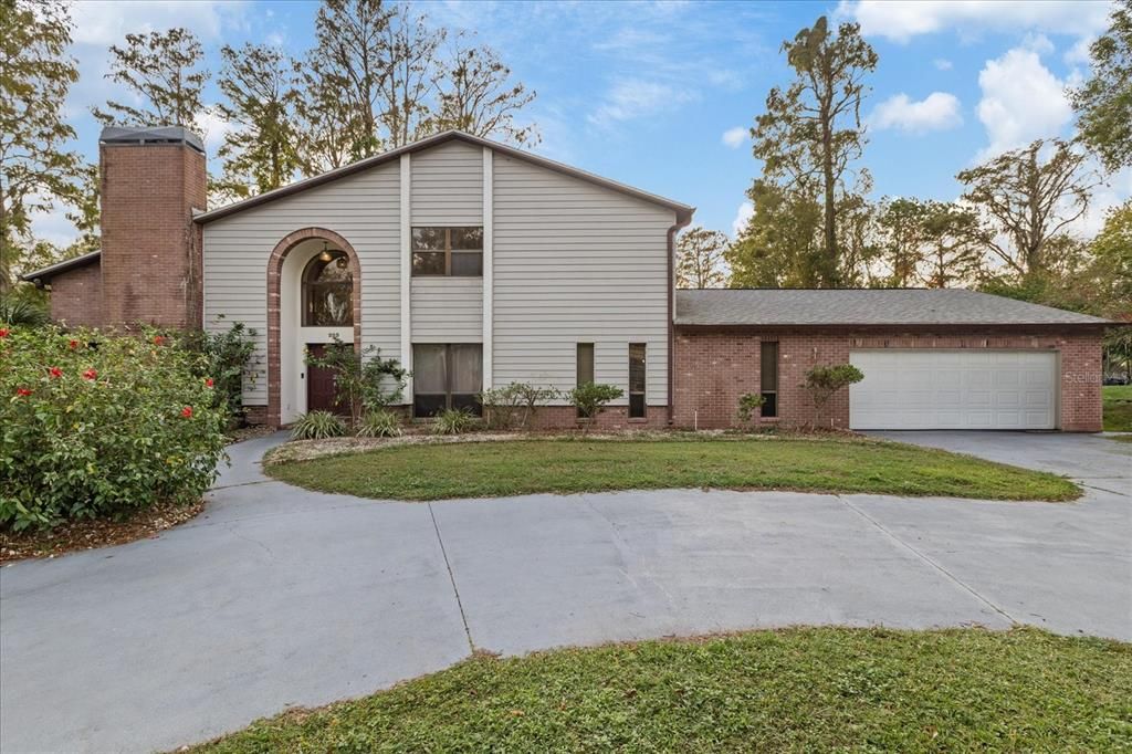 Attached, Exterior, Facade, Brick Facade, Raised Ranch