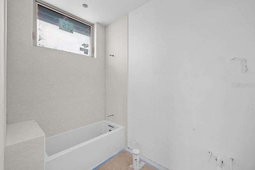 Bathroom, Empty room, Interior, Recessed Lighting