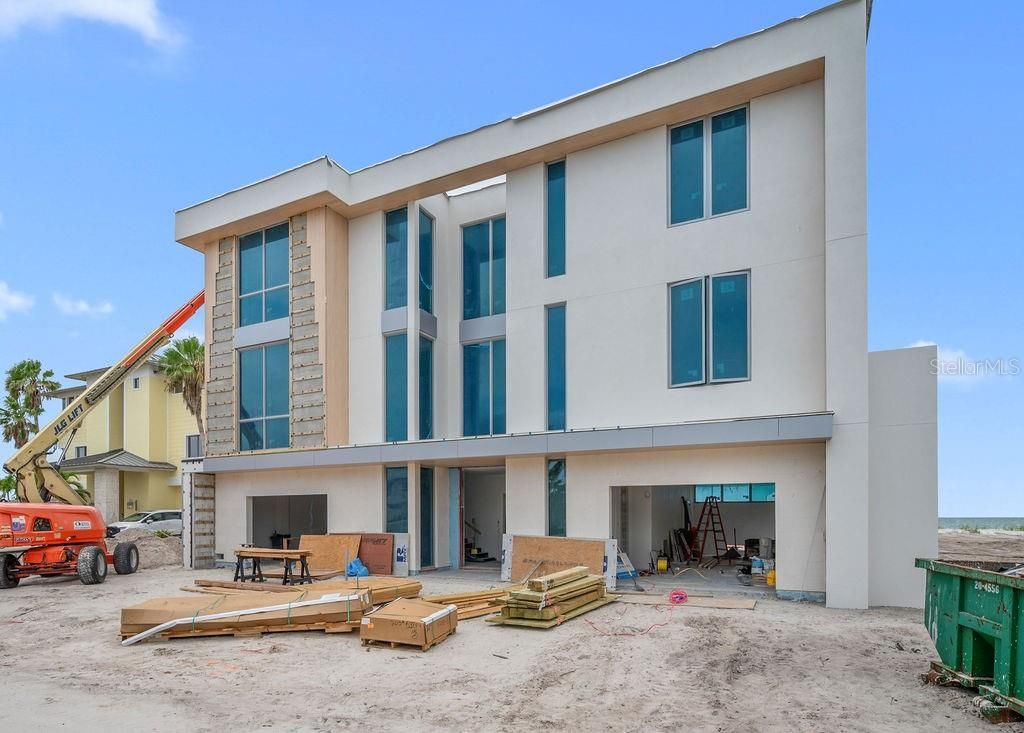 Exterior, Facade, Modern