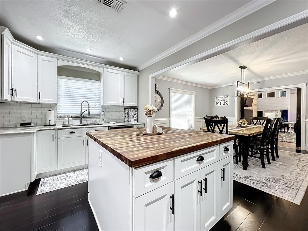 Dining room, Interior, Kitchen, Pendant Lights, Recessed Lighting, Wood Texture Flooring