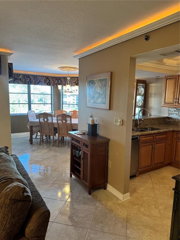 Chandelier, Dining room, Interior, Kitchen