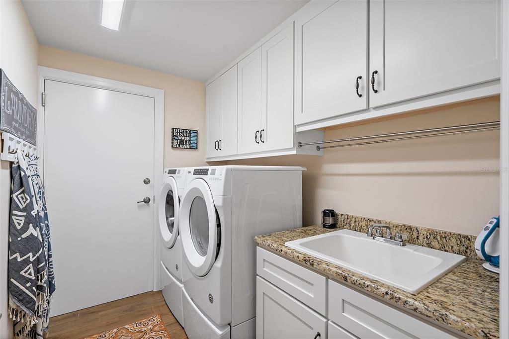 Interior, Washer, Wood Texture Flooring
