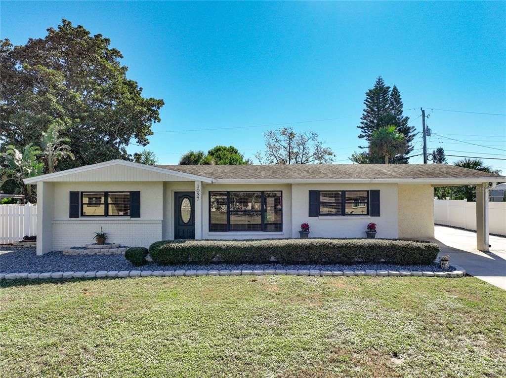 Backyard, Exterior, Facade, Ranch