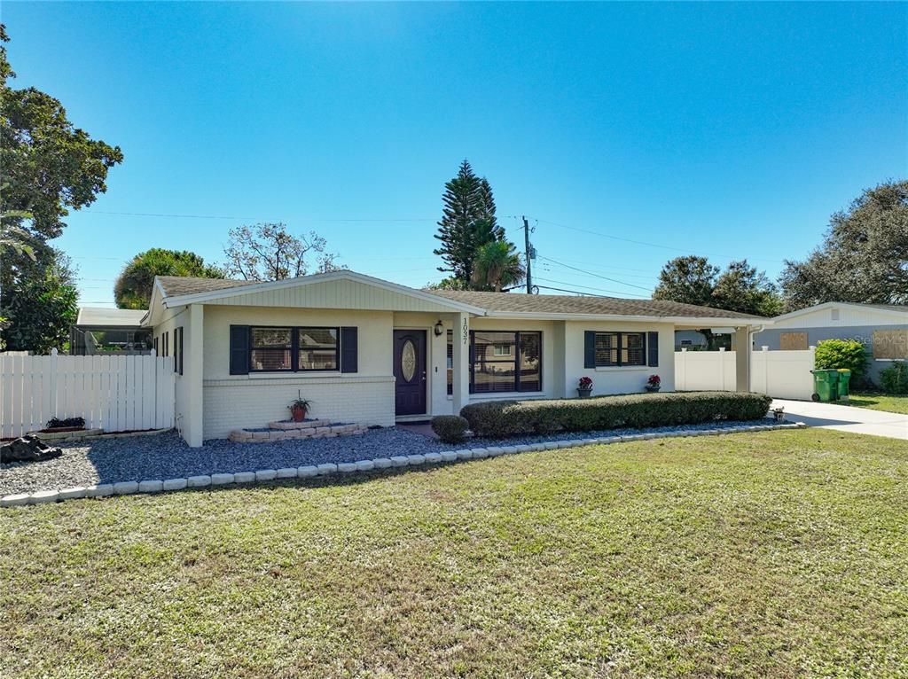Backyard, Exterior, Facade, Ranch