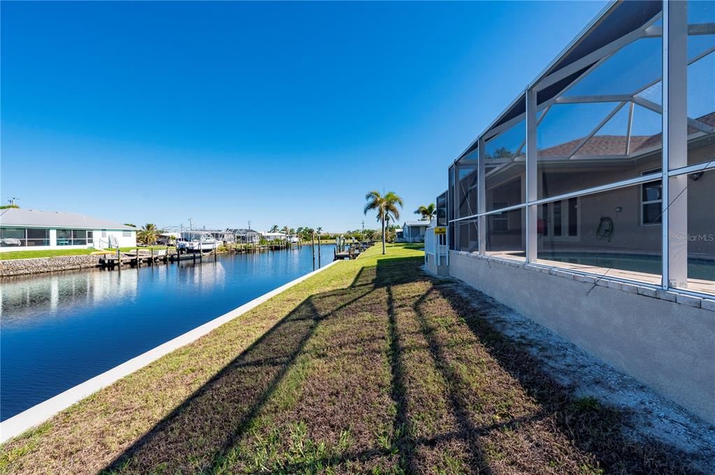 Exterior, Lake