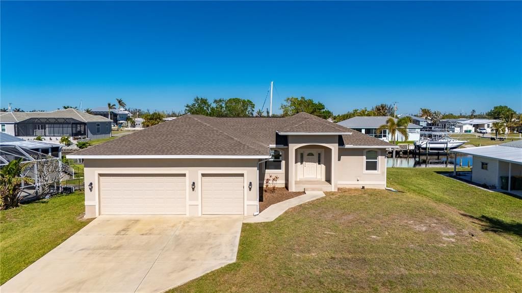 Attached, Exterior, Facade, Ranch