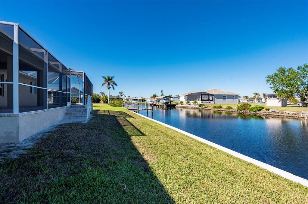 Exterior, Lake