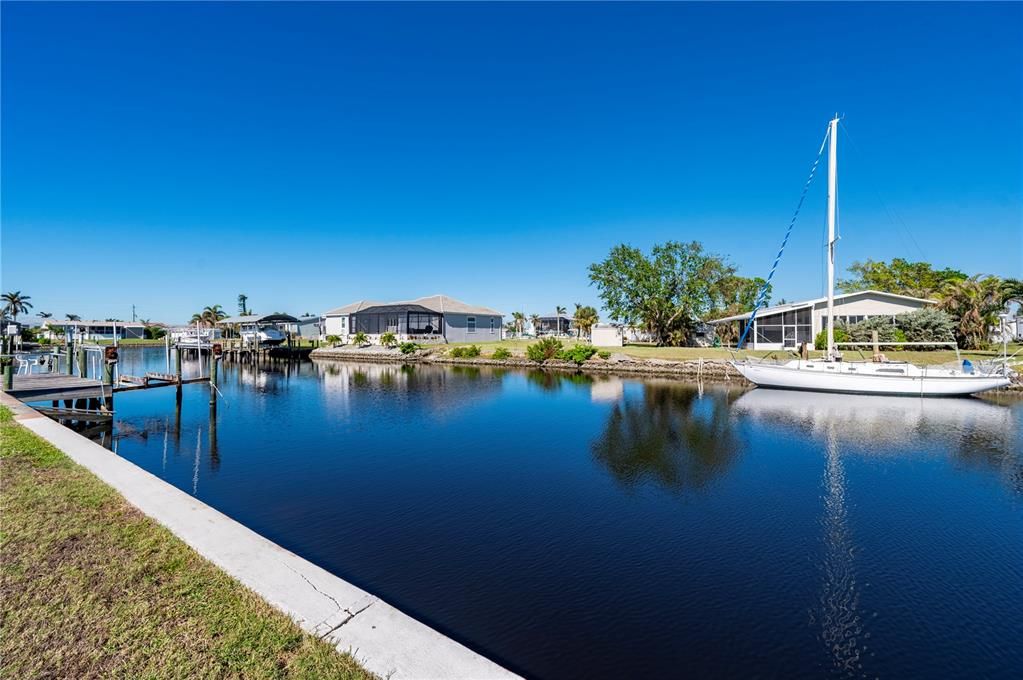 Exterior, Lake