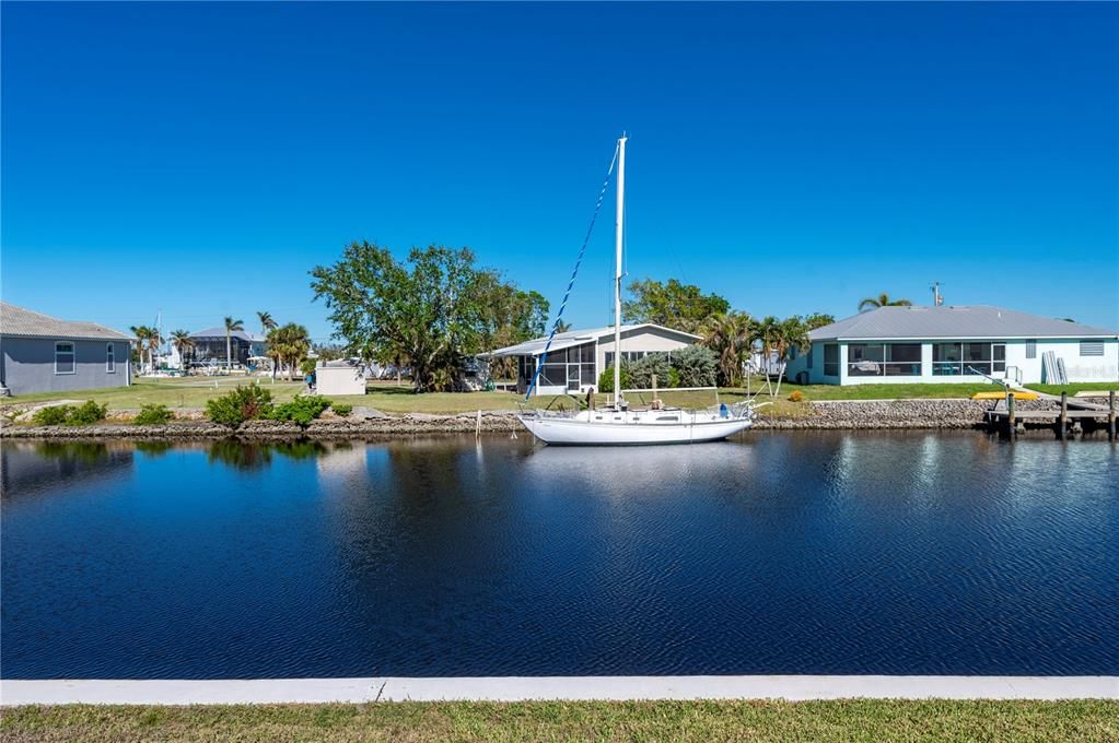 Exterior, Lake