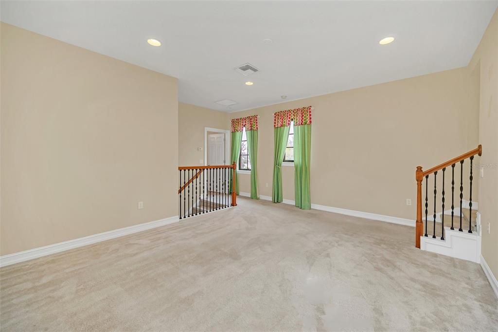 Empty room, Interior, Recessed Lighting
