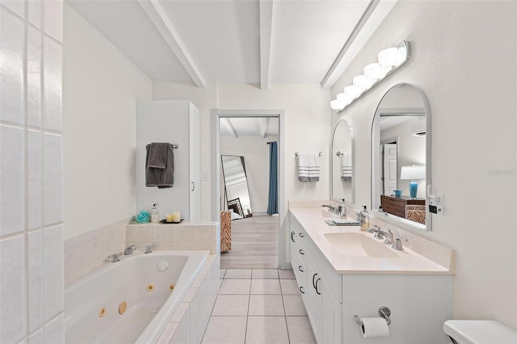 Bathroom, Dual Sink Vanities, Interior