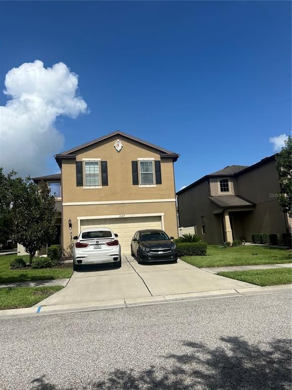 Attached, Exterior, Facade, Mediterranean