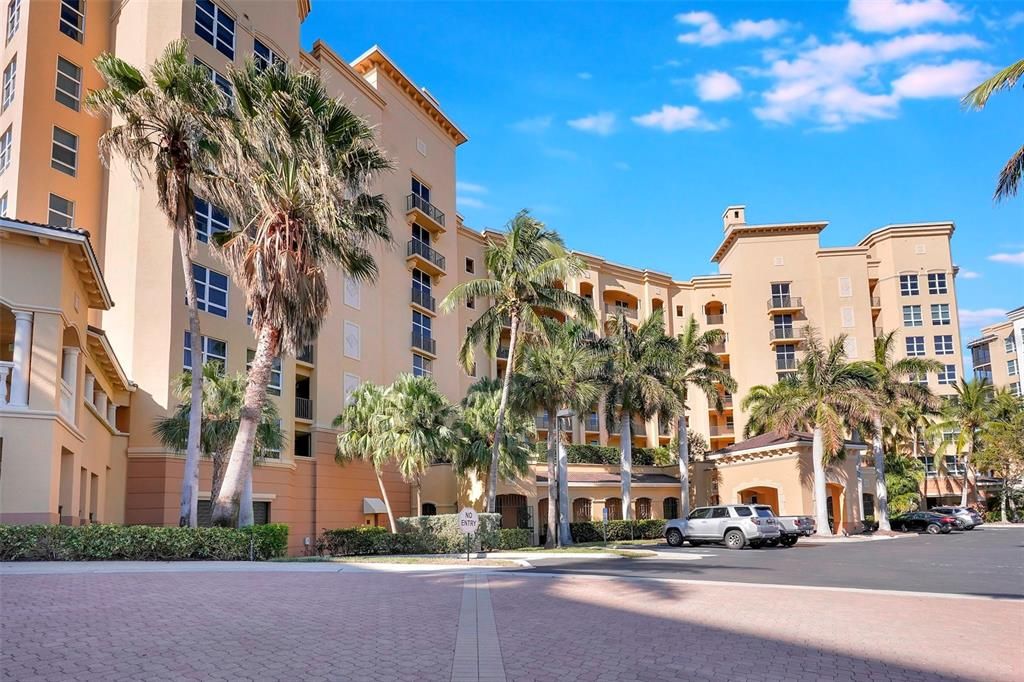 Exterior, Facade, Condo Building