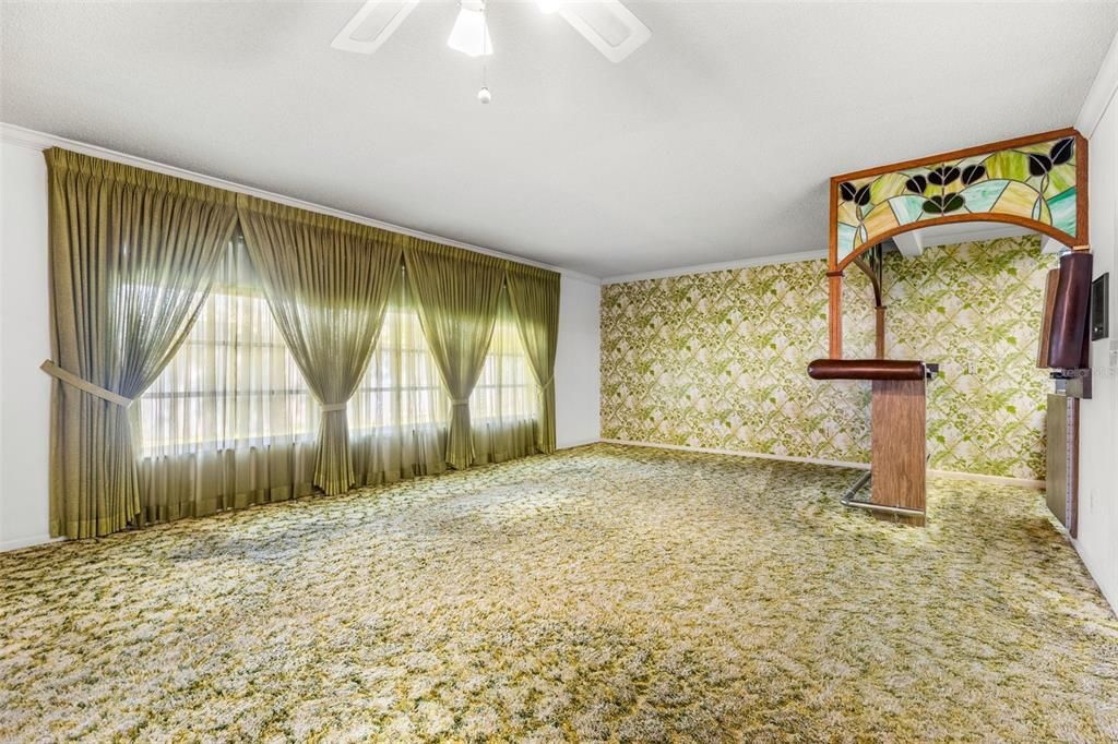 Empty room, Interior