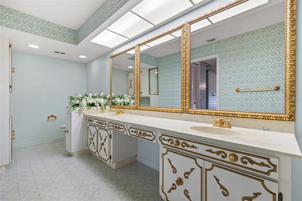 Bathroom, Dual Sink Vanities, Interior, Recessed Lighting