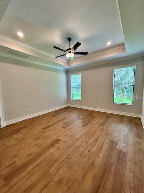 Empty room, Interior, Recessed Lighting, Wood Texture Flooring