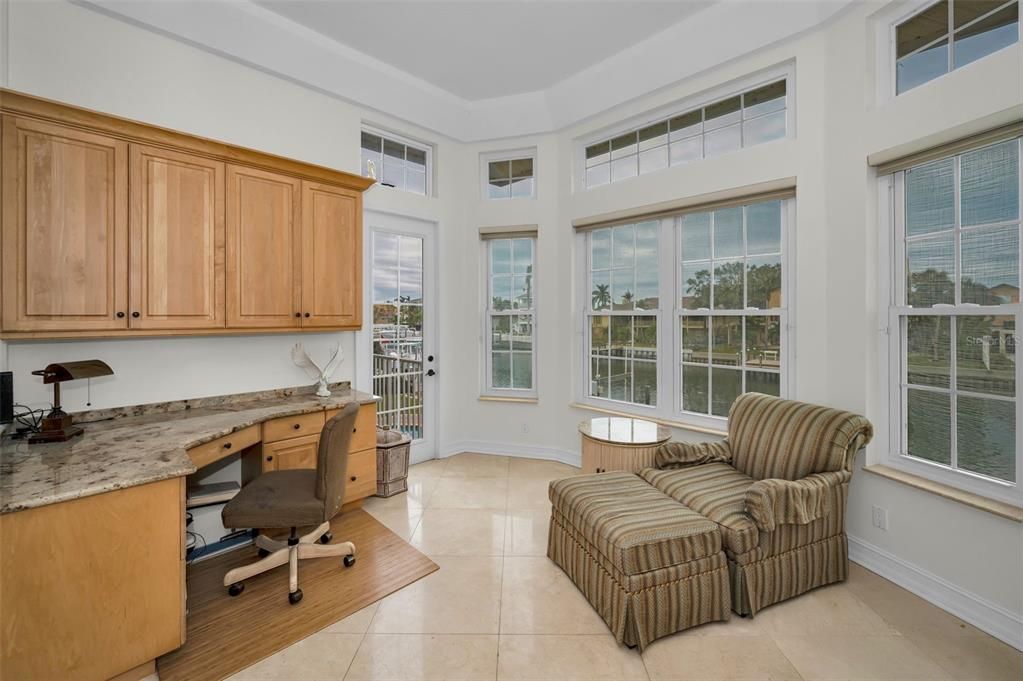 Home Office, Interior