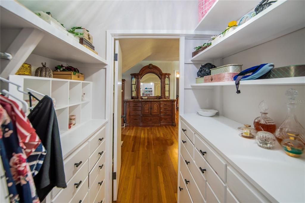 Interior, Walk-in Closets, Wood Texture Flooring