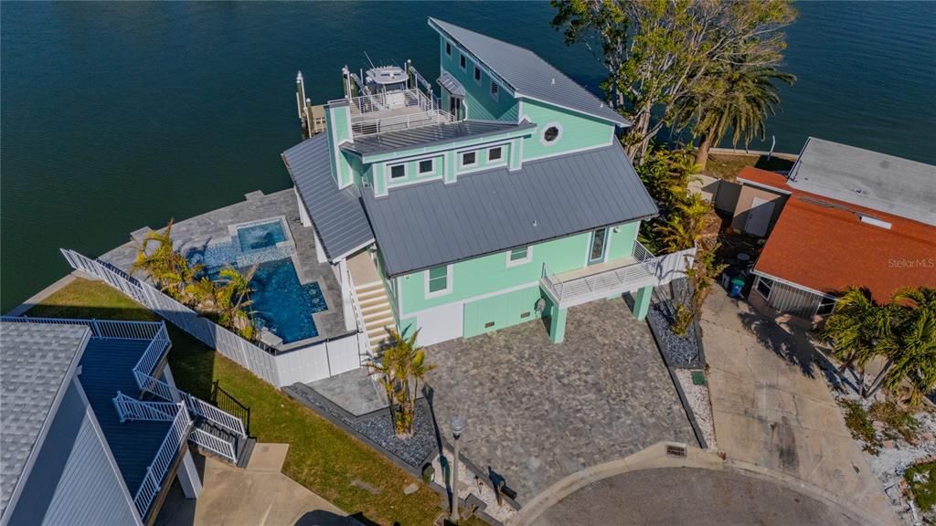 Exterior, Drone