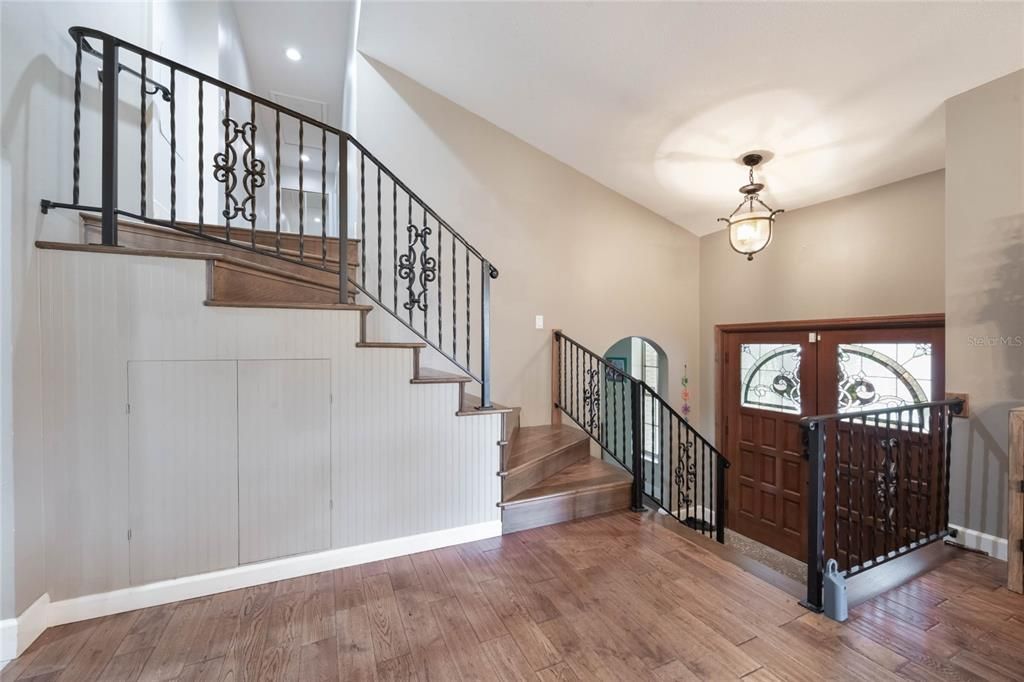Interior, Pendant Lights, Recessed Lighting, Wood Texture Flooring