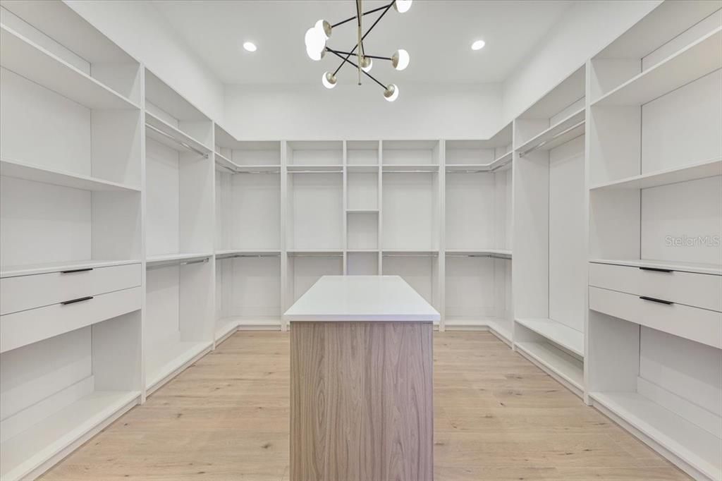Interior, Pendant Lights, Recessed Lighting, Walk-in Closets, Wood Texture Flooring