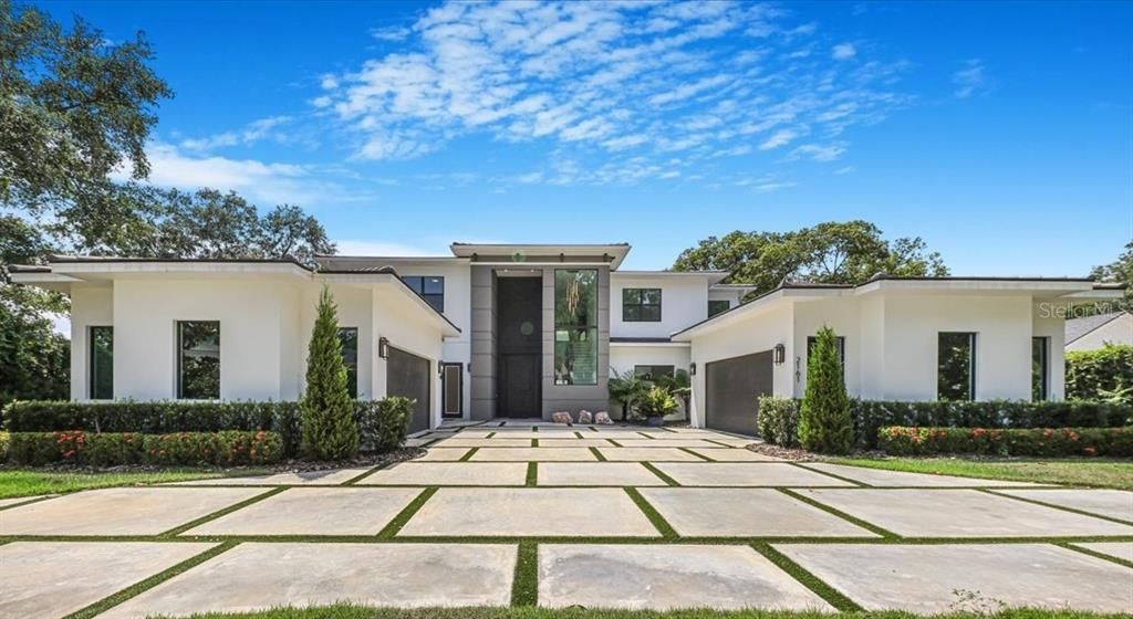 Attached, Exterior, Facade, Modern