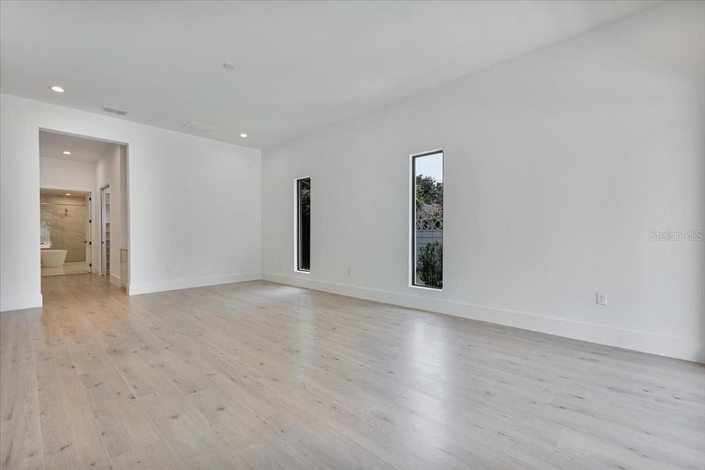 Empty room, Interior, Recessed Lighting, Wood Texture Flooring