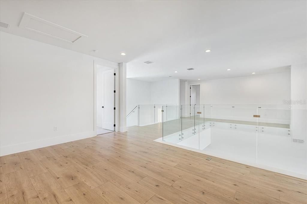 Empty room, Interior, Recessed Lighting, Wood Texture Flooring