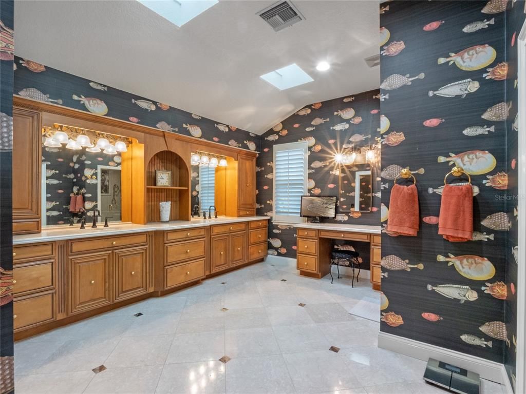 Bathroom, Dual Sink Vanities, Interior, Recessed Lighting