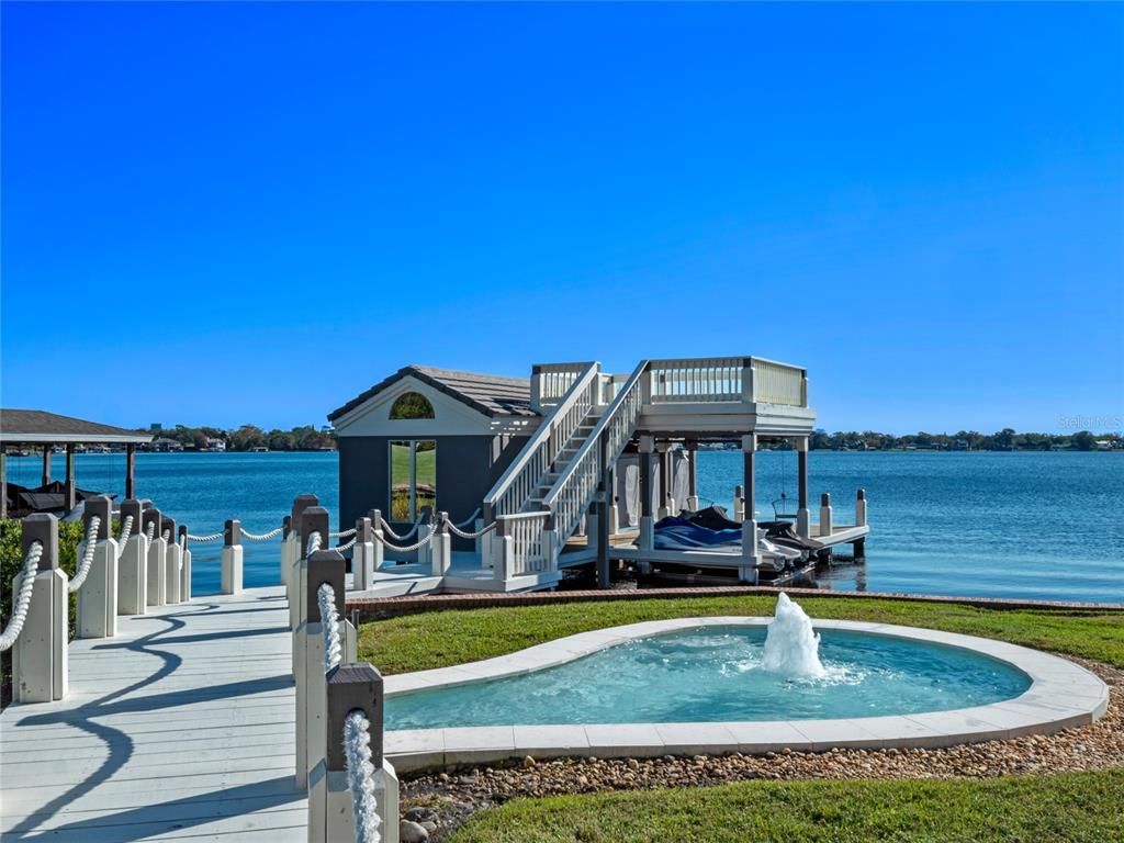 Exterior, Lake