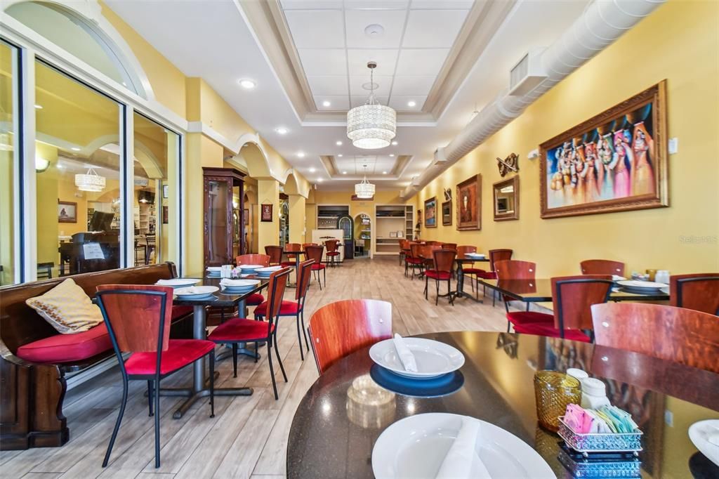 Chandelier, Dining room, Interior, Pendant Lights, Recessed Lighting, Wood Texture Flooring
