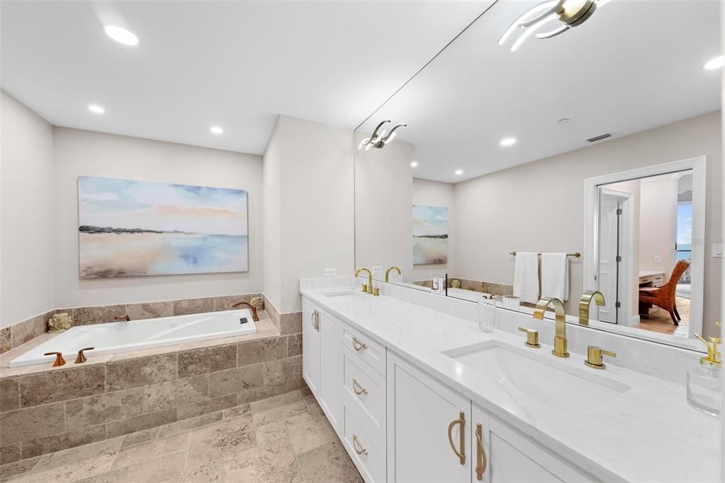 Bathroom, Dual Sink Vanities, Interior, Recessed Lighting