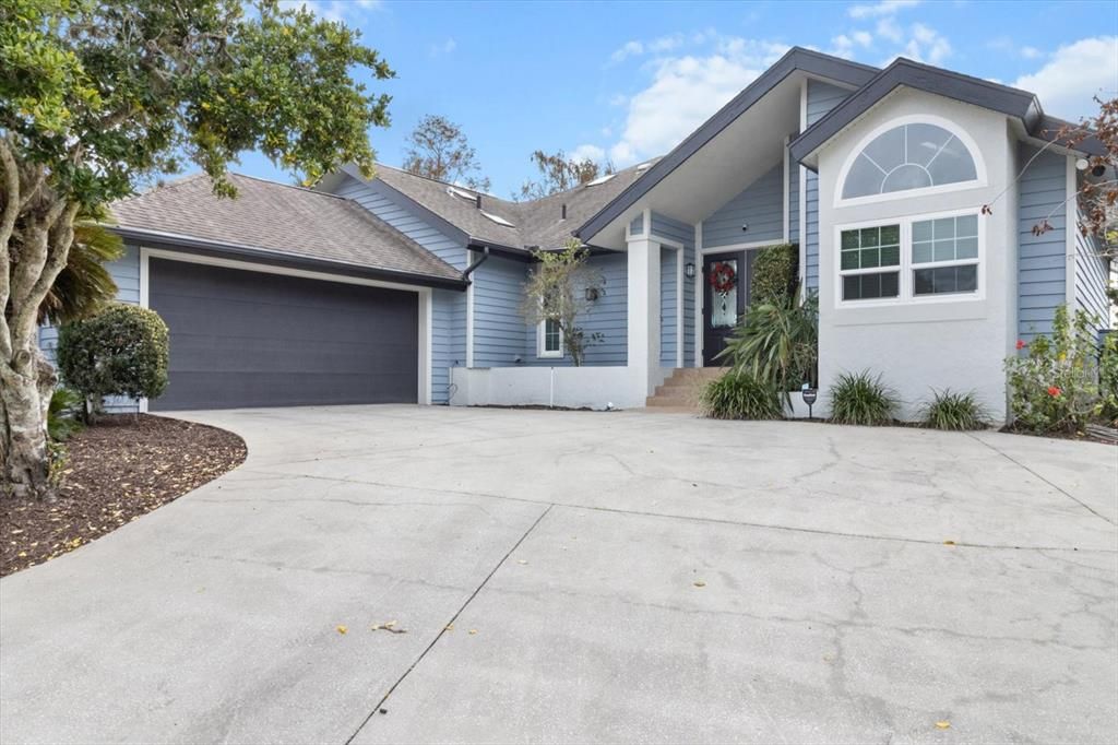Attached, Exterior, Facade, Ranch