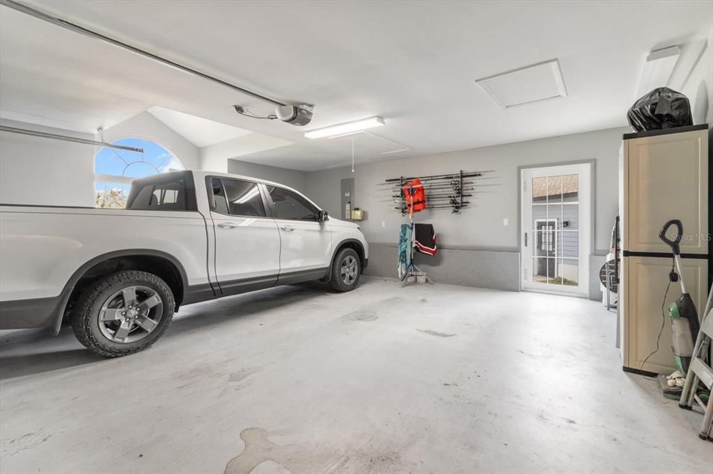 Garage, Interior