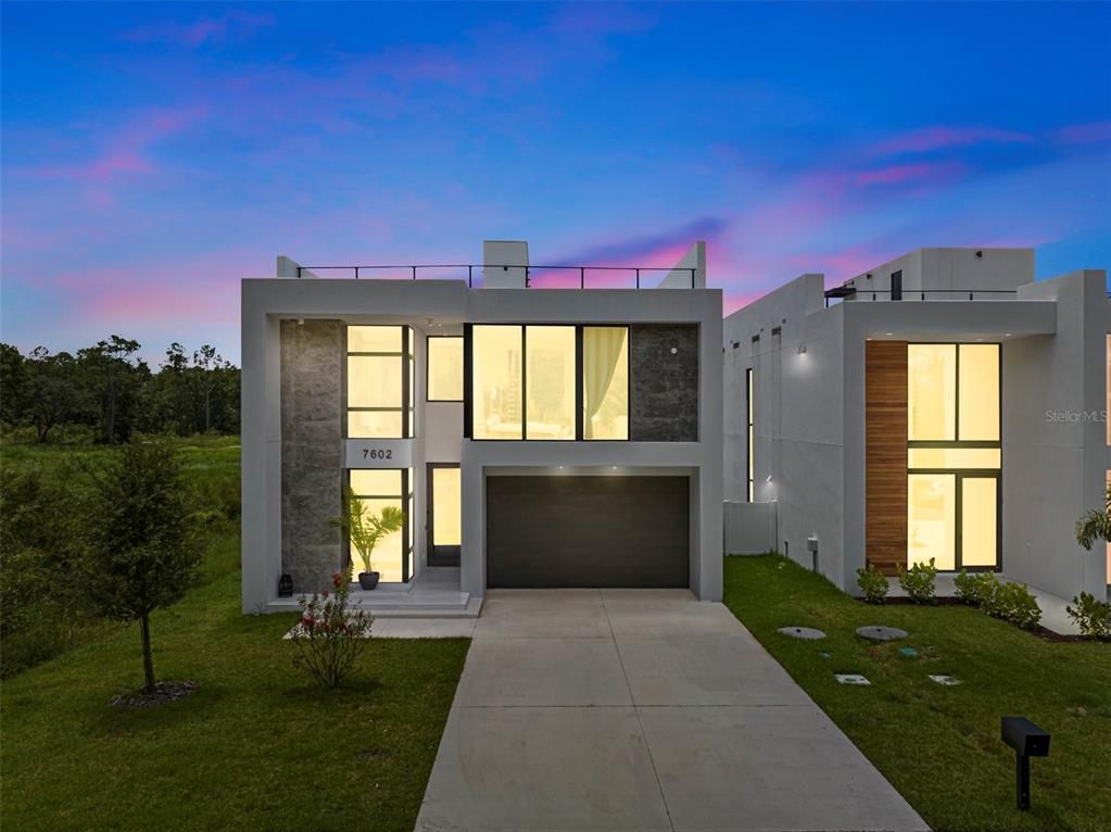 Attached, Backyard, Exterior, Facade, Modern