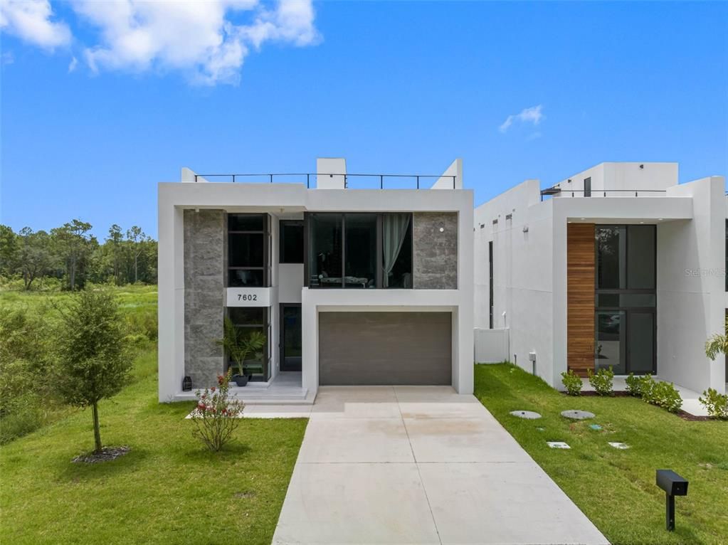 Attached, Backyard, Exterior, Facade, Modern