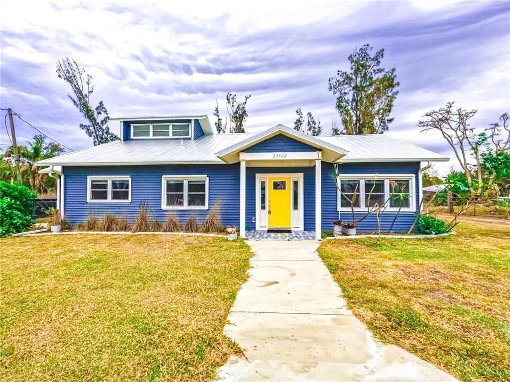 Exterior, Facade, Ranch