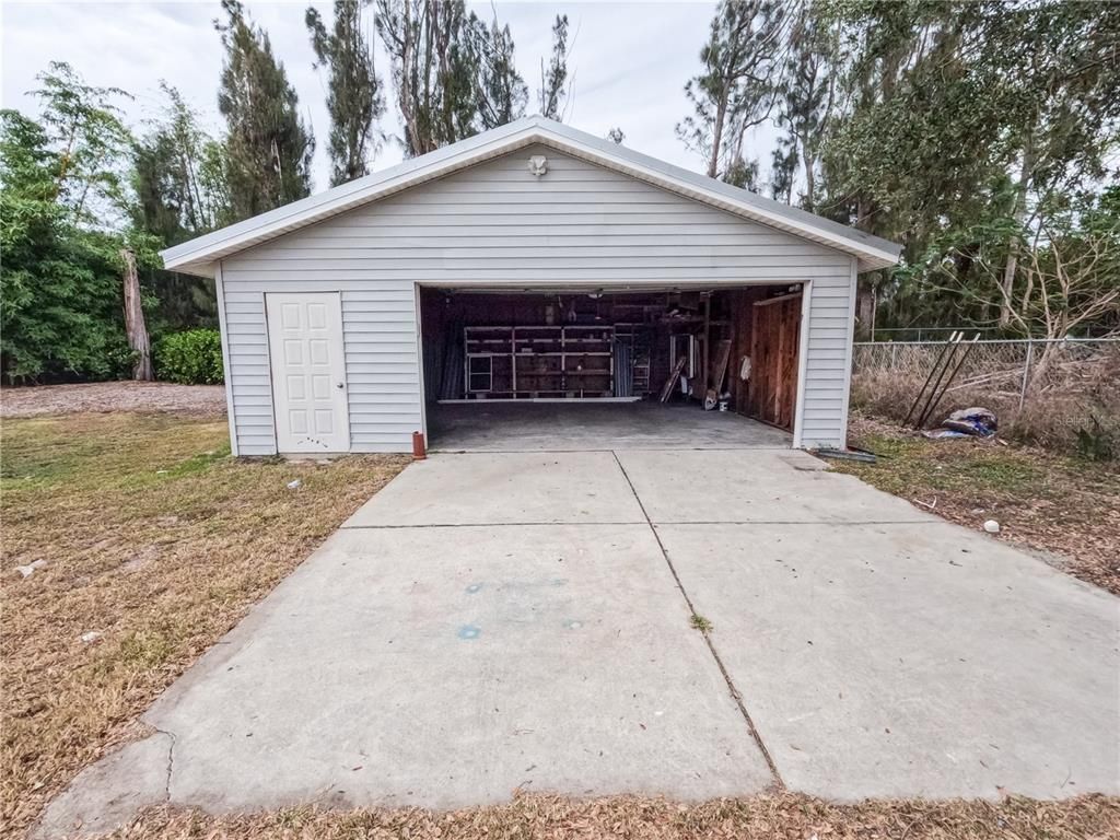Detached Garage, Exterior