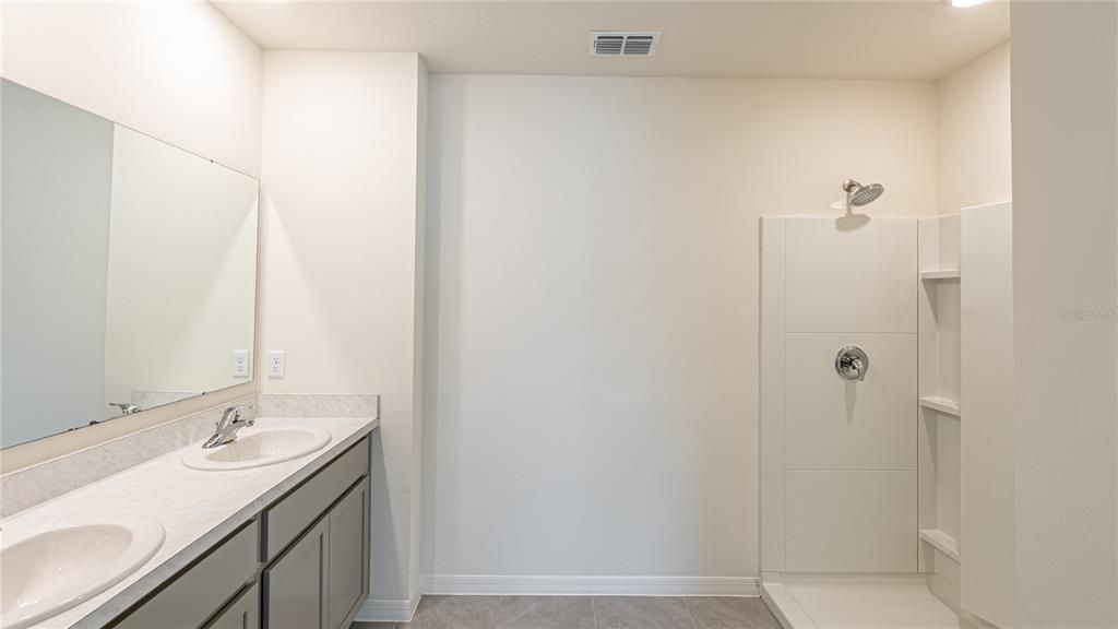 Bathroom, Dual Sink Vanities, Interior, Recessed Lighting