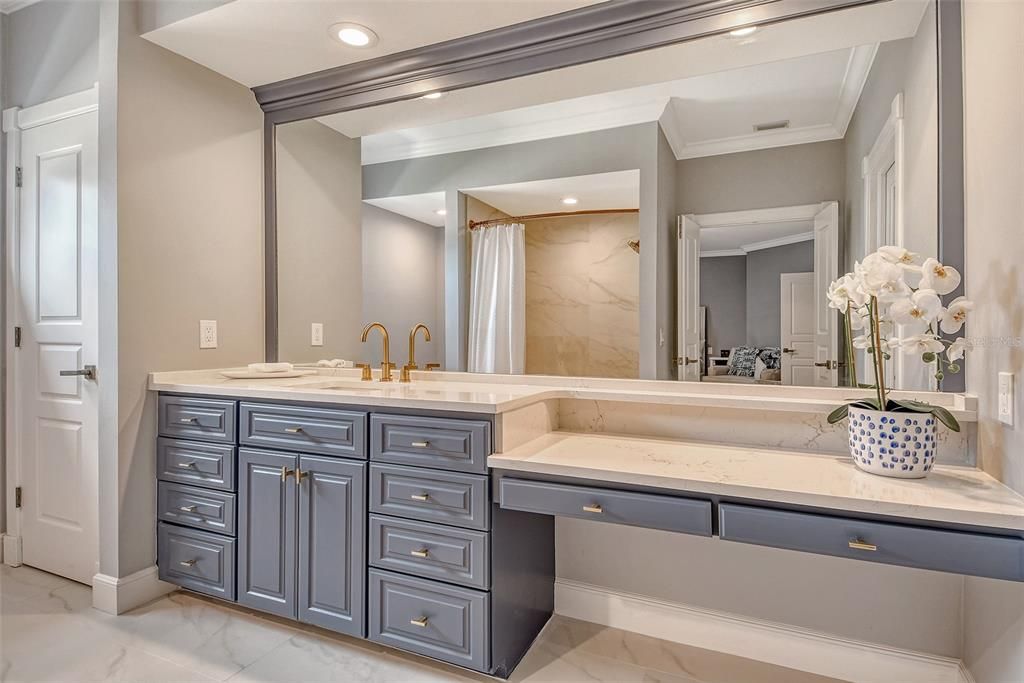 Bathroom, Interior, Marble, Marble Walls, Recessed Lighting